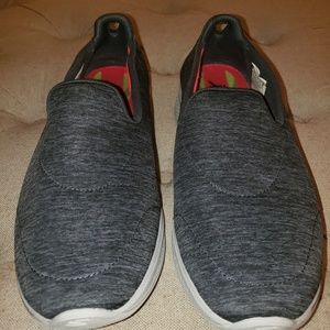 gently preowned Womens Skechers Go Walk Shoes.